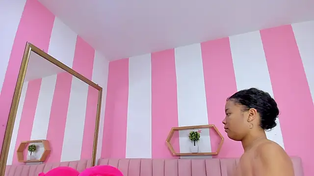 ISABELLA 020 online show from 06/11/26, 12:58