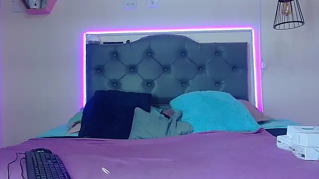 Snapshot of Kim_clark1 chatting on 11/26/25, 03:24 Kim clark1 online show from 11/26/25, 03:24