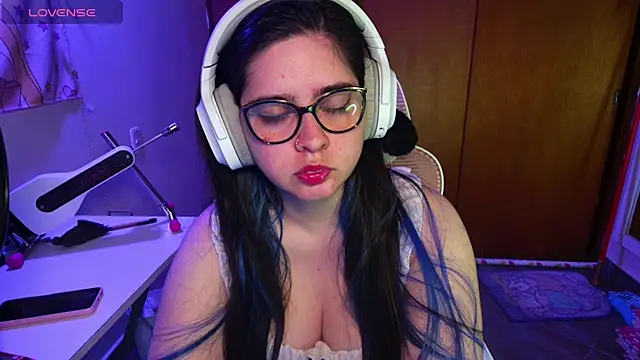 Snapshot of Vallolet_Spencer chatting on 02/13/25, 11:47 Vallolet Spencer online show from 02/13/25, 11:47