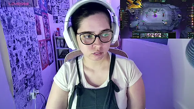 Snapshot of Vallolet_Spencer chatting on 11/05/25, 05:18 Vallolet Spencer online show from 11/05/25, 05:18