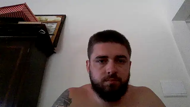 Snapshot of Dat1994 chatting on 02/25/25, 01:17 Dat1994 online show from 02/25/25, 01:17