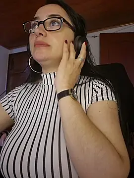 Snapshot of preetypeach chatting on 10/30/25, 09:26 preetypeach online show from 10/30/25, 09:26