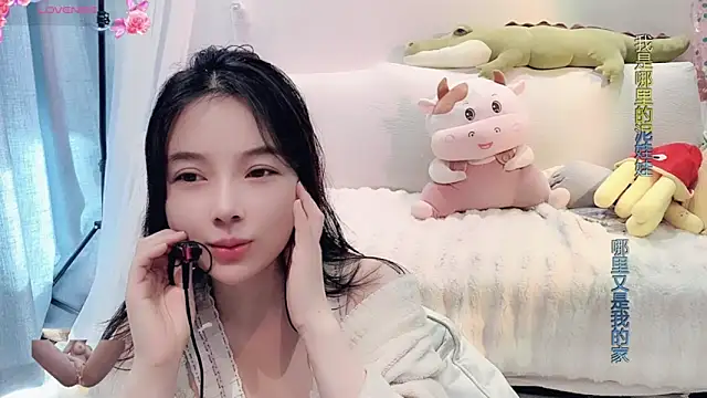 Snapshot of AKiKi711 chatting on 02/07/25, 05:41 AKiKi711 online show from 02/07/25, 05:41