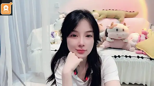 Snapshot of AKiKi711 chatting on 09/11/25, 04:23 AKiKi711 online show from 09/11/25, 04:23