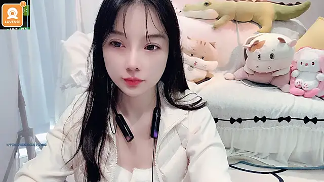 Snapshot of AKiKi711 chatting on 10/30/25, 04:36 AKiKi711 online show from 10/30/25, 04:36