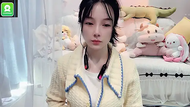 Snapshot of AKiKi711 chatting on 11/02/25, 04:26 AKiKi711 online show from 11/02/25, 04:26