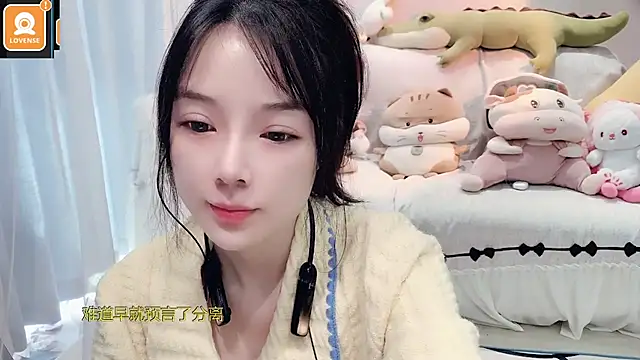 Snapshot of AKiKi711 chatting on 11/05/25, 04:56 AKiKi711 online show from 11/05/25, 04:56