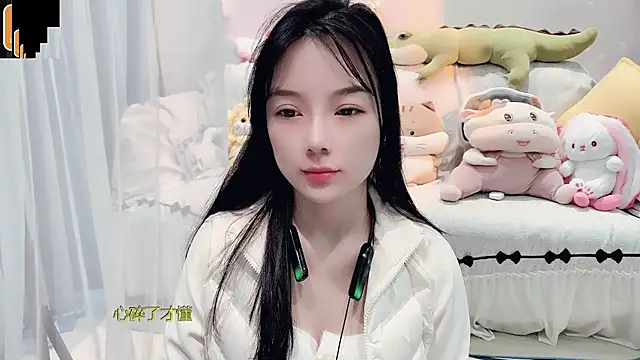 Snapshot of AKiKi711 chatting on 11/06/25, 05:08 AKiKi711 online show from 11/06/25, 05:08