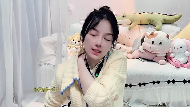 Snapshot of AKiKi711 chatting on 11/08/25, 04:18 AKiKi711 online show from 11/08/25, 04:18