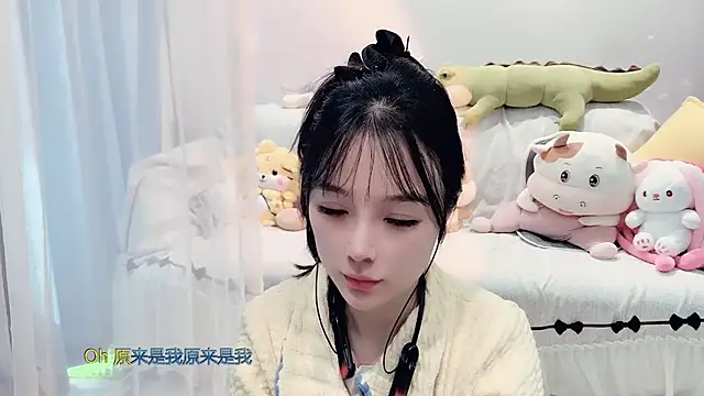 Snapshot of AKiKi711 chatting on 11/11/25, 04:12 AKiKi711 online show from 11/11/25, 04:12