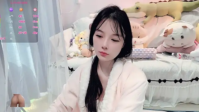 Snapshot of AKiKi711 chatting on 12/05/25, 04:21 AKiKi711 online show from 12/05/25, 04:21