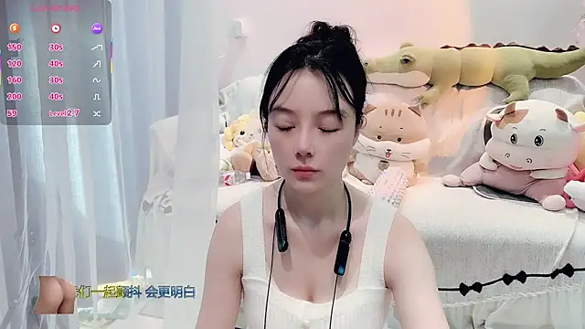 Snapshot of AKiKi711 chatting on 12/16/25, 04:39 AKiKi711 online show from 12/16/25, 04:39