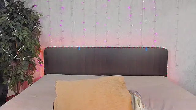 Milana Crystal  online show from 12/03/24, 11:11