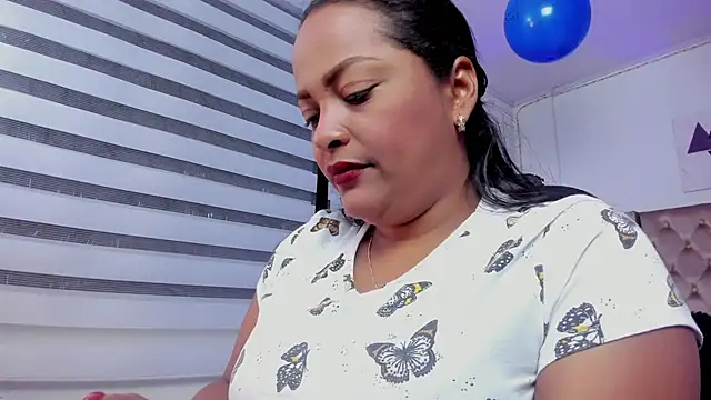 Danna Ramiirez online show from 12/17/24, 06:53