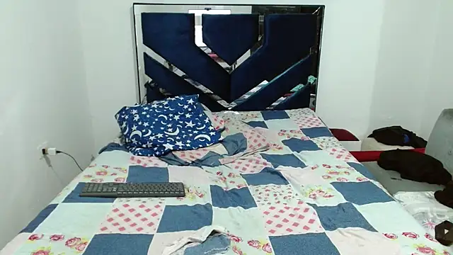 Snapshot of MiguelAngelxl chatting on 10/16/25, 04:24 MiguelAngelxl online show from 10/16/25, 04:24