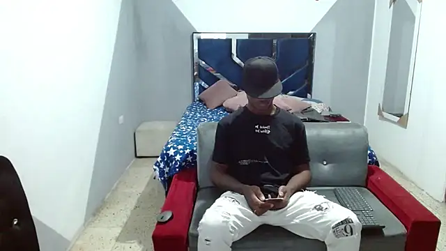 Snapshot of MiguelAngelxl chatting on 10/22/25, 05:19 MiguelAngelxl online show from 10/22/25, 05:19