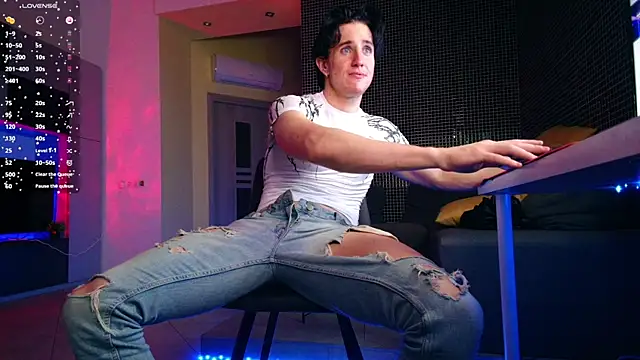 ChristianLevine  online show from 06/08/26, 04:24