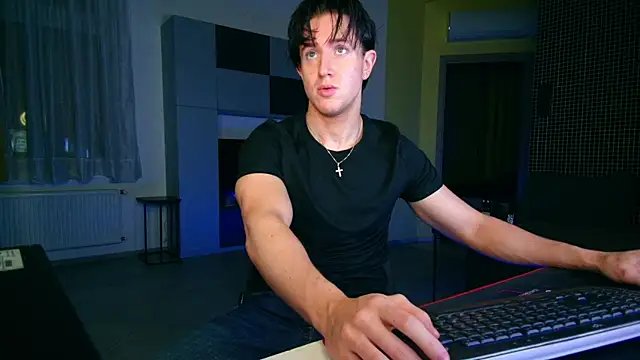ChristianLevine  online show from 07/23/26, 06:39