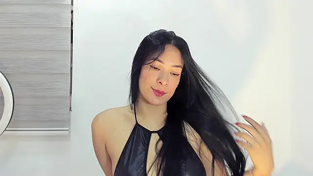 bella hadid1  online show from 12/14/25, 09:52