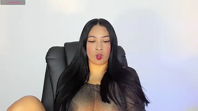 bella hadid1  online show from 07/25/26, 11:13