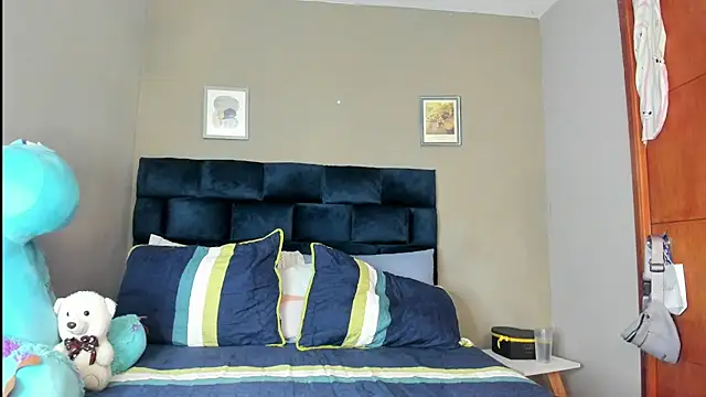 nathaliefox online show from 10/19/25, 04:18