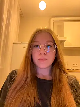 Eva Weyne online show from 11/17/25, 08:25