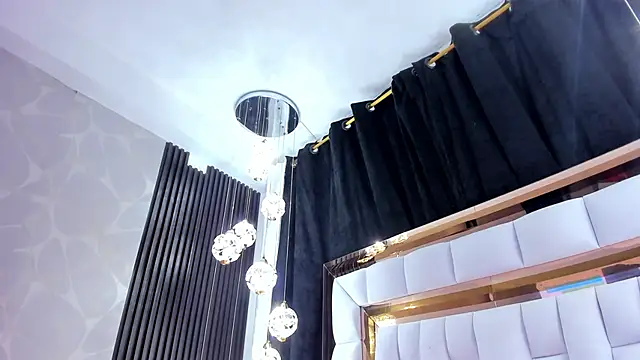 SarayRoyse online show from 10/01/25, 07:31