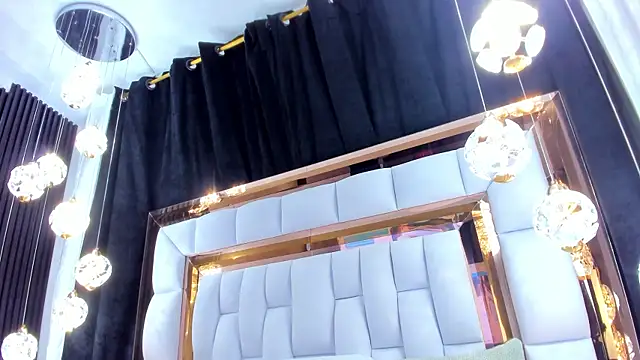 Snapshot of SarayRoyse chatting on 10/30/25, 07:36 SarayRoyse online show from 10/30/25, 07:36