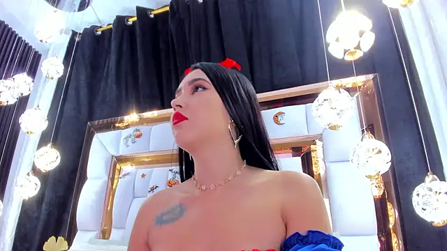 Snapshot of SarayRoyse chatting on 10/31/25, 07:26 SarayRoyse online show from 10/31/25, 07:26