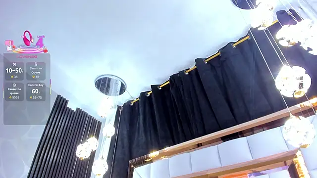 Snapshot of SarayRoyse chatting on 11/13/25, 07:35 SarayRoyse online show from 11/13/25, 07:35