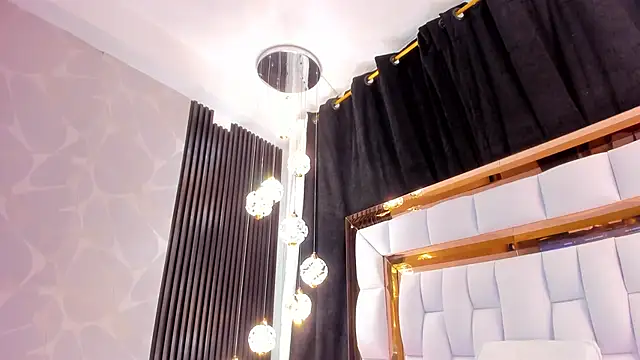 Snapshot of SarayRoyse chatting on 11/17/25, 07:30 SarayRoyse online show from 11/17/25, 07:30