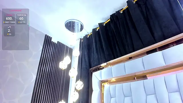 Snapshot of SarayRoyse chatting on 11/24/25, 07:24 SarayRoyse online show from 11/24/25, 07:24