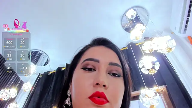 Snapshot of SarayRoyse chatting on 11/29/25, 07:28 SarayRoyse online show from 11/29/25, 07:28