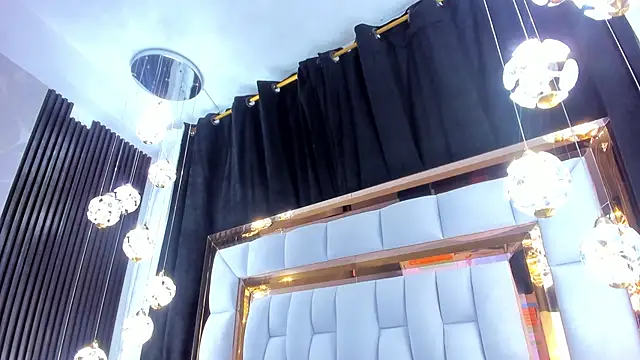 Snapshot of SarayRoyse chatting on 11/30/25, 07:18 SarayRoyse online show from 11/30/25, 07:18