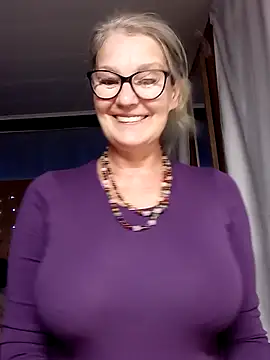 Snapshot of irinamaux chatting on 09/14/25, 06:12 irinamaux online show from 09/14/25, 06:12
