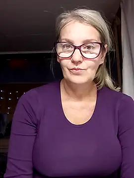 Snapshot of irinamaux chatting on 10/05/25, 08:12 irinamaux online show from 10/05/25, 08:12