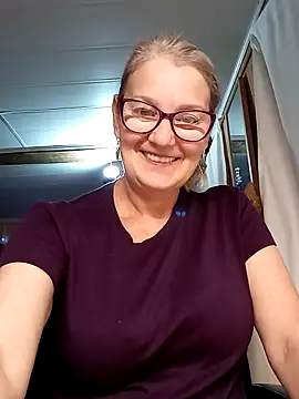 Snapshot of irinamaux chatting on 10/11/25, 05:17 irinamaux online show from 10/11/25, 05:17