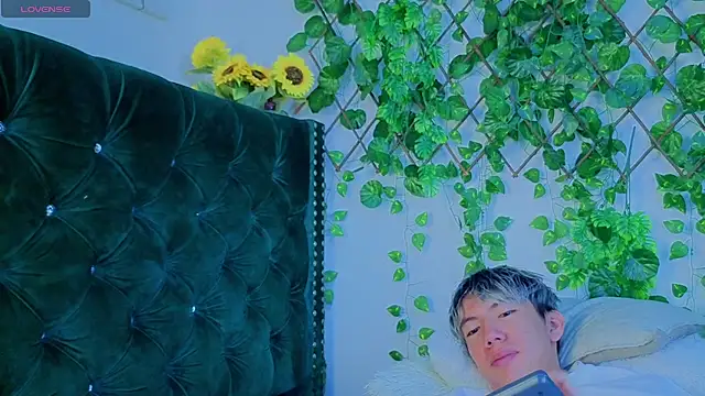 Levii Ackermann online show from 09/23/25, 02:42