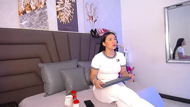 Sofi Perez  online show from 05/18/26, 11:16