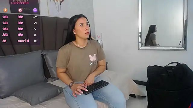 Sofi Perez  online show from 05/25/26, 11:16