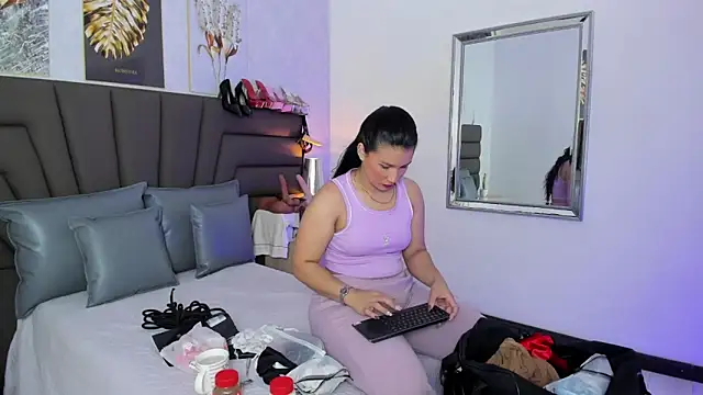 Sofi Perez  online show from 06/03/26, 11:13