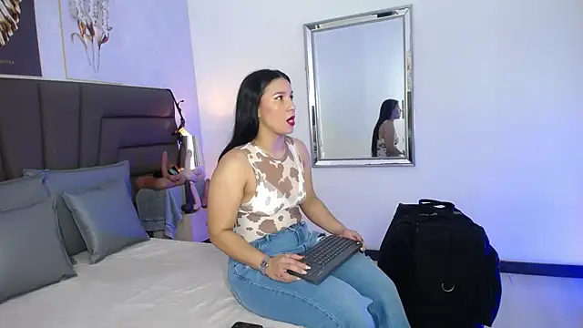 Sofi Perez  online show from 06/07/26, 11:14