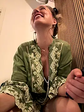 Snapshot of LexyGold chatting on 10/03/25, 12:57 LexyGold online show from 10/03/25, 12:57