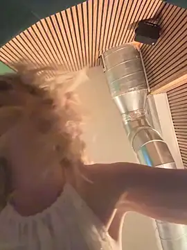 Snapshot of LexyGold chatting on 10/23/25, 03:00 LexyGold online show from 10/23/25, 03:00