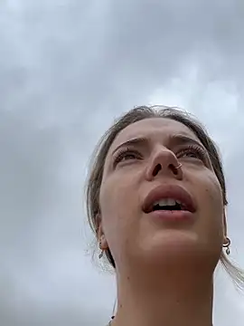 Snapshot of LexyGold chatting on 10/27/25, 08:51 LexyGold online show from 10/27/25, 08:51