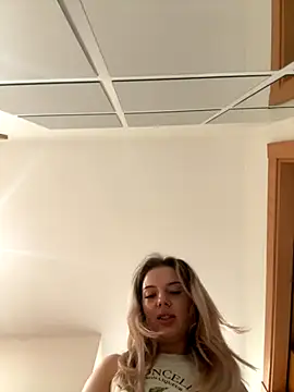 Snapshot of LexyGold chatting on 11/07/25, 08:14 LexyGold online show from 11/07/25, 08:14