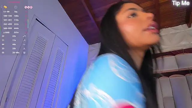 Snapshot of nicole_cooper__ chatting on 10/30/25, 07:36 nicole cooper online show from 10/30/25, 07:36