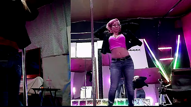 Snapshot of MadisonMarie chatting on 12/22/24, 08:38 MadisonMarie online show from 12/22/24, 08:38