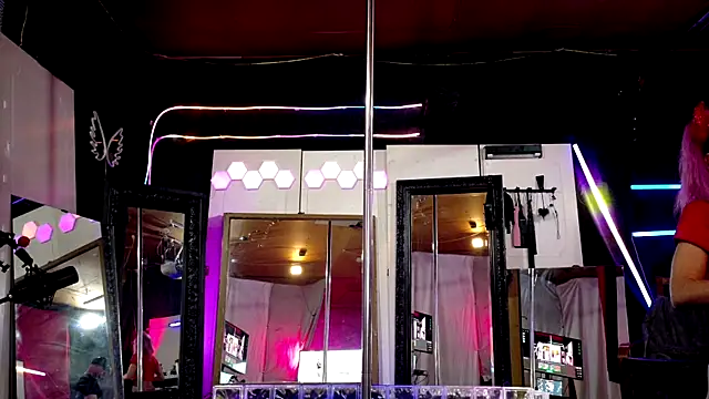 Snapshot of MadisonMarie chatting on 10/26/25, 06:30 MadisonMarie online show from 10/26/25, 06:30