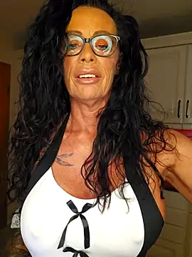 Snapshot of Misses-Cougar chatting on 11/27/25, 06:48 Misses-Cougar online show from 11/27/25, 06:48